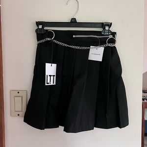 Love too true black chain pleated skirt